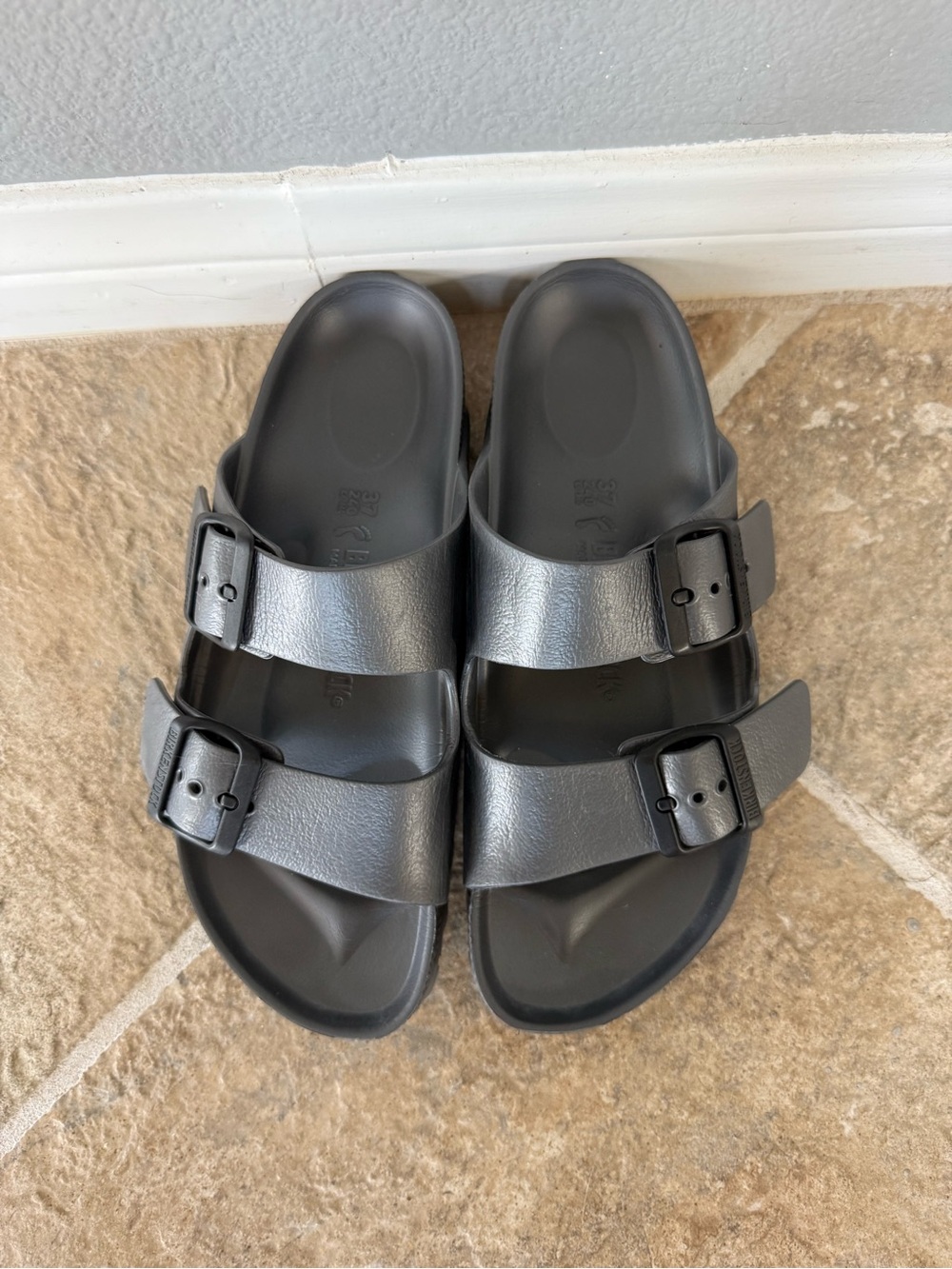Birkenstock Arizona Essentials Sandals EVA Color: Black Size 37 - Picture 4 of 6